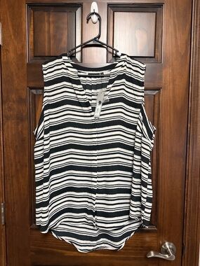 Apt. 9 Black & White Striped Sleeveless button down top